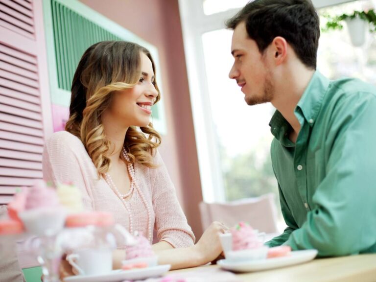 Para na randce. Obrazek w artykule Czy brak kontaktu to sposób na powrót mężczyzny? Mit czy rzeczywistość?