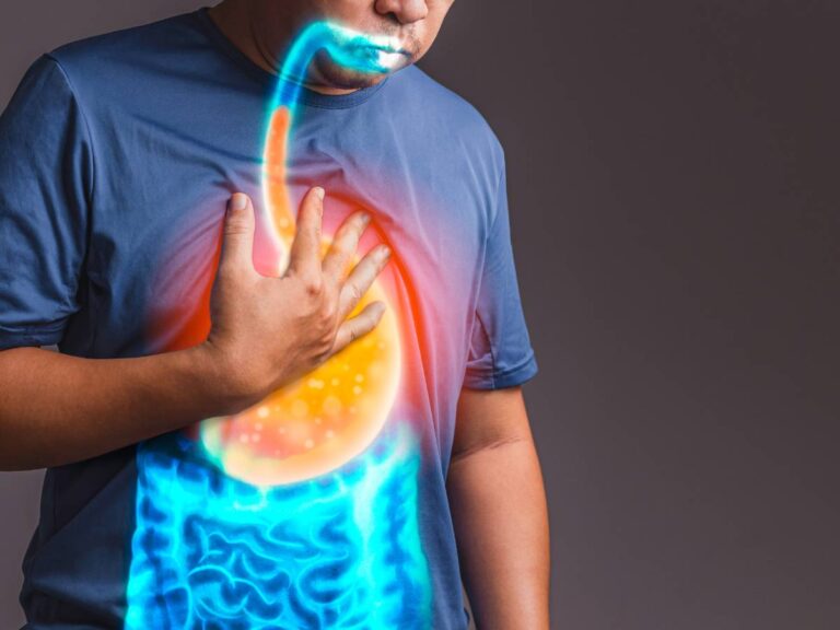 Ból żołądka. Obrazek w artykule Domowy sposób przeciwwymiotny. Skuteczne sposoby przeciw wymiotom