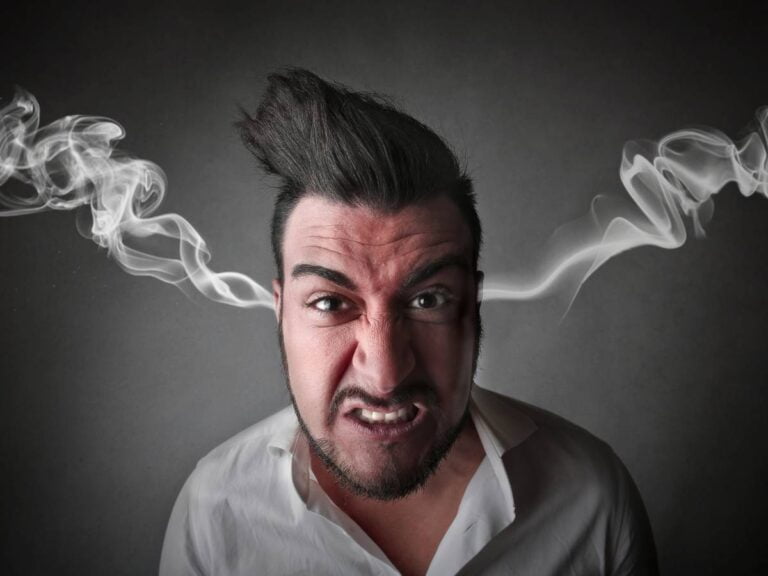 Złość mężcczyzny. Obrazek w artykule Sposoby radzenia sobie ze złością. Praktyczne porady opanowania złości.