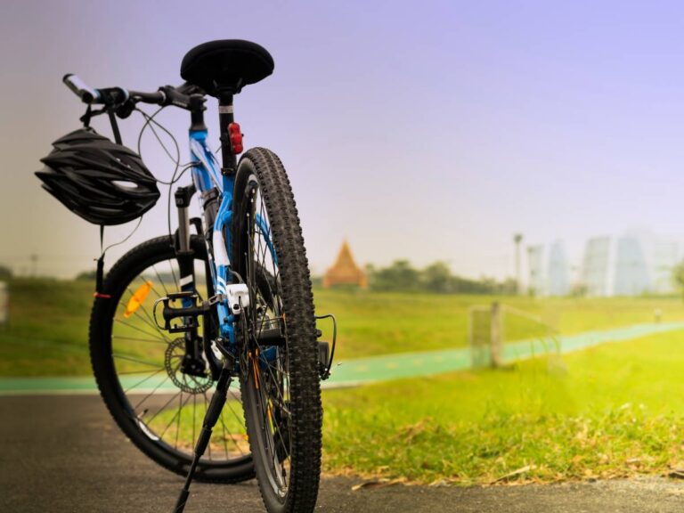 Sprawny rower górski. Obrazek w artykule Czym smarować łańcuch w rowerze? Domowe sposoby na pielęgnację łańcucha rowerowego